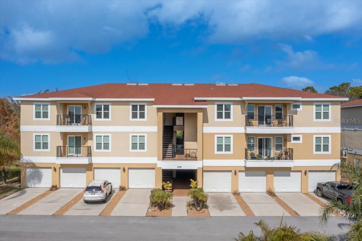 5041 Royal Palms Way #203 New Port Richey, FL 34652